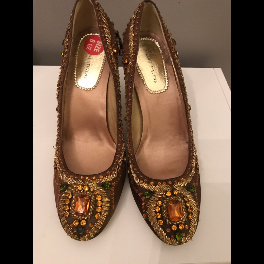 Valerie Stevens Jewel & satin stilettos 💚🔶🏵🤎